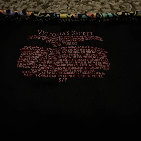 VS multi bikini bundle underwire halter crisscross 32d & Scheeky bottoms,1 ties - Picture 14 of 16